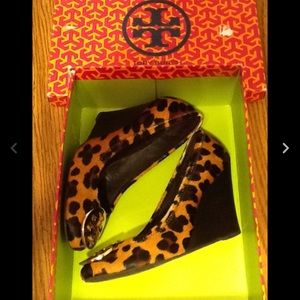 Authentic Tory Burch Wedge, sz. 6.5 ..